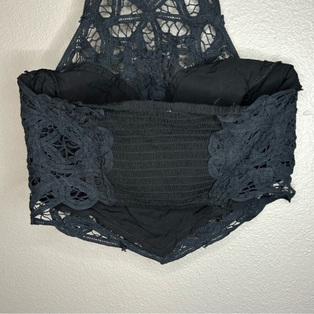 Free People Intimately Batting My Eyes black crochet halter crop top size XS - Picture 8 of 9